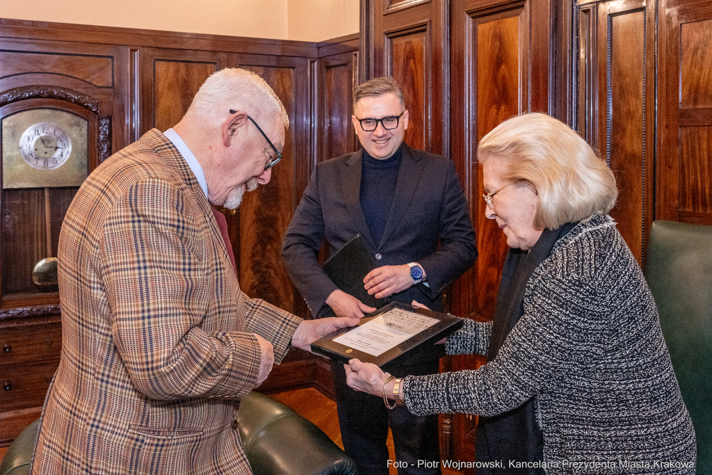 wręczenie, Penderecka, Majchrowski, Dyplom Jubileuszowy, Otofotokronika, Kraków  Autor: P. Wojnarowski