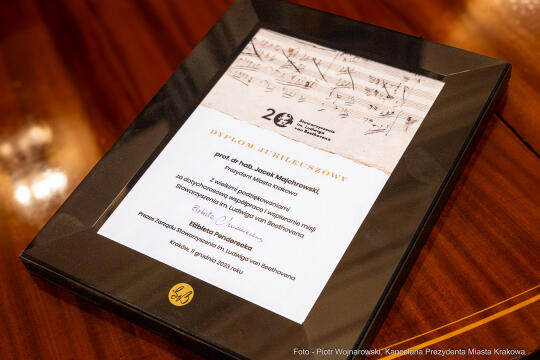 wręczenie, Penderecka, Majchrowski, Dyplom Jubileuszowy, Otofotokronika, Kraków