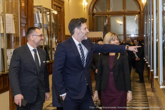 pw_169_004_fot. piotr wojnarowski.jpg-korpus, dyplomatyczny, spotkanie, Majchrowski, Kraków