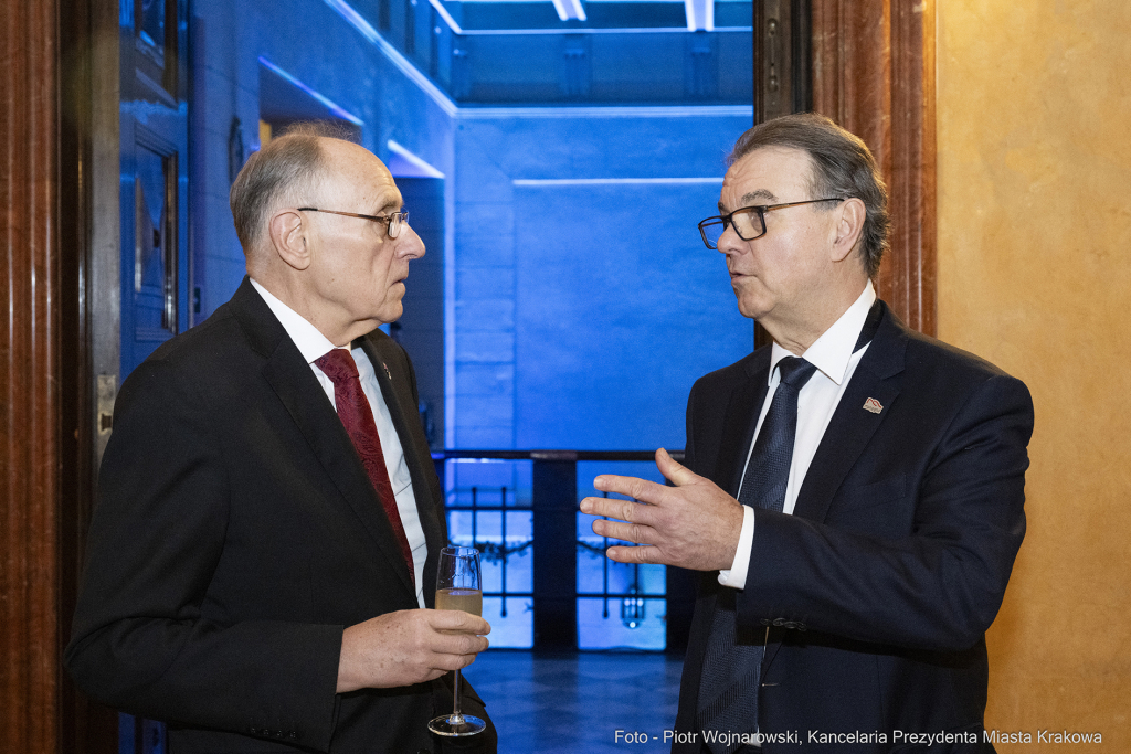 pw_169_006_fot. piotr wojnarowski.jpg-korpus, dyplomatyczny, spotkanie, Majchrowski, Kraków  Autor: P. Wojnarowski