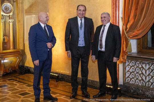 pw_169_009_fot. piotr wojnarowski.jpg-korpus, dyplomatyczny, spotkanie, Majchrowski, Kraków