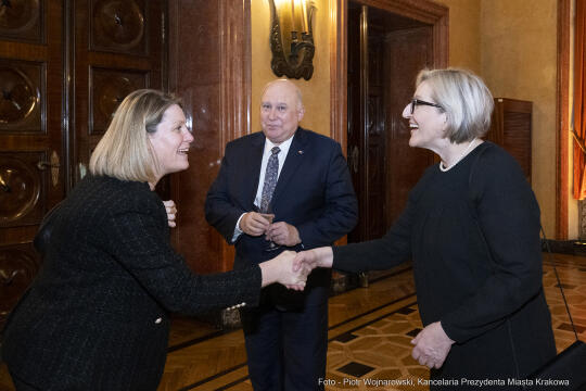 pw_169_011_fot. piotr wojnarowski.jpg-korpus, dyplomatyczny, spotkanie, Majchrowski, Kraków