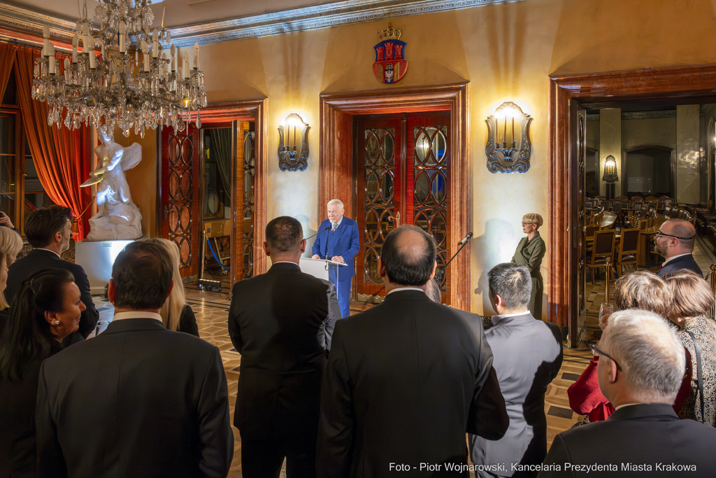 pw_169_016_fot. piotr wojnarowski.jpg-korpus, dyplomatyczny, spotkanie, Majchrowski, Kraków  Autor: P. Wojnarowski