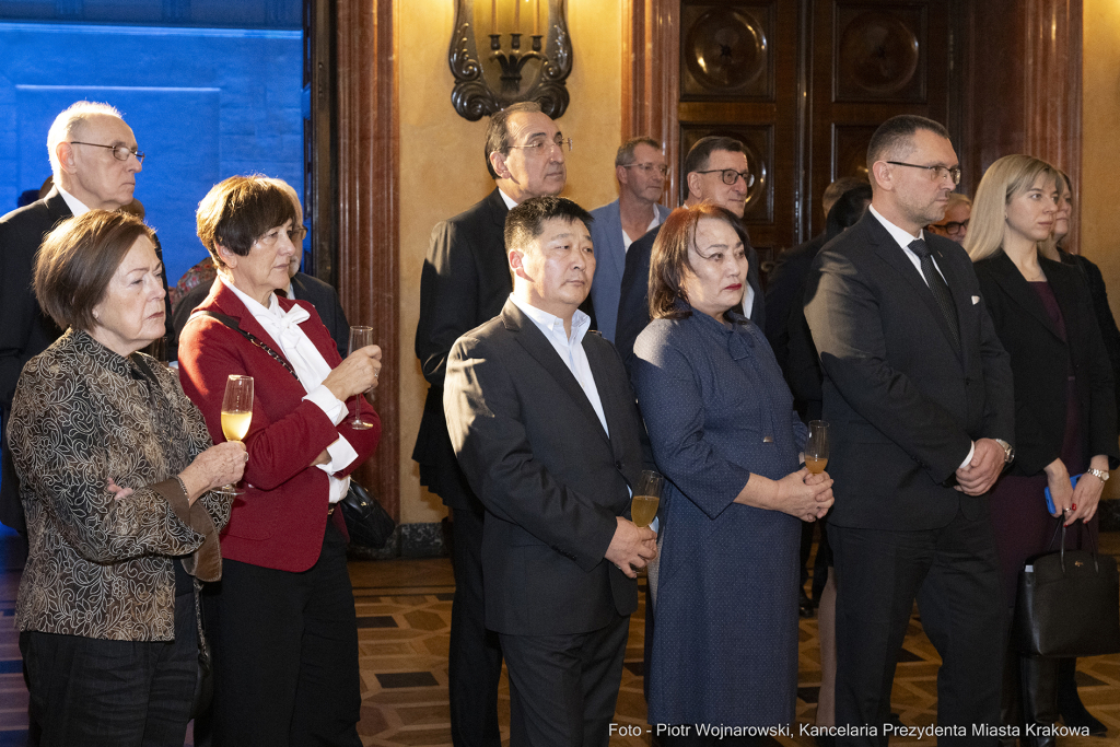 pw_169_020_fot. piotr wojnarowski.jpg-korpus, dyplomatyczny, spotkanie, Majchrowski, Kraków  Autor: P. Wojnarowski