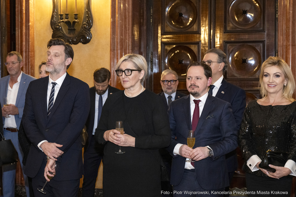 pw_169_024_fot. piotr wojnarowski.jpg-korpus, dyplomatyczny, spotkanie, Majchrowski, Kraków  Autor: P. Wojnarowski