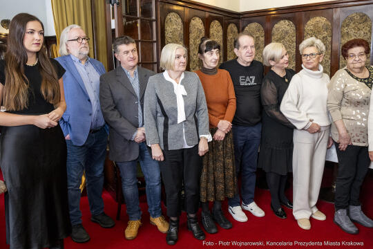 pw_172_001_fot. piotr wojnarowski.jpg-Sukiennice, KRAM, kupcy, Majchrowski, spotkanie