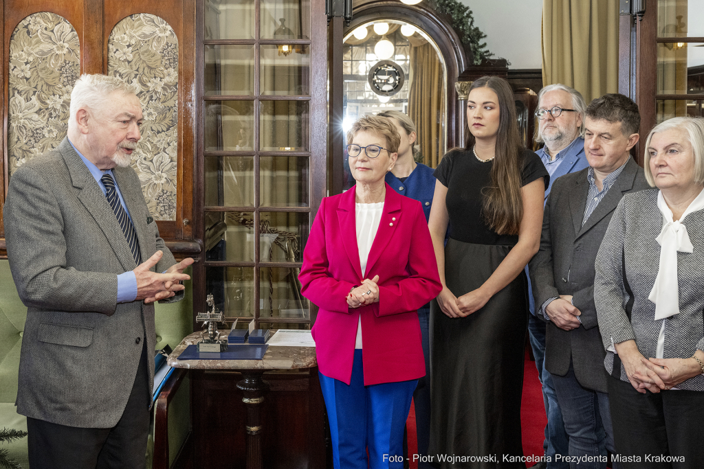 pw_172_015_fot. piotr wojnarowski.jpg-Sukiennice, KRAM, kupcy, Majchrowski, spotkanie  Autor: P. Wojnarowski