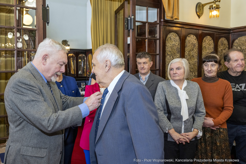 pw_172_017_fot. piotr wojnarowski.jpg-Sukiennice, KRAM, kupcy, Majchrowski, spotkanie  Autor: P. Wojnarowski