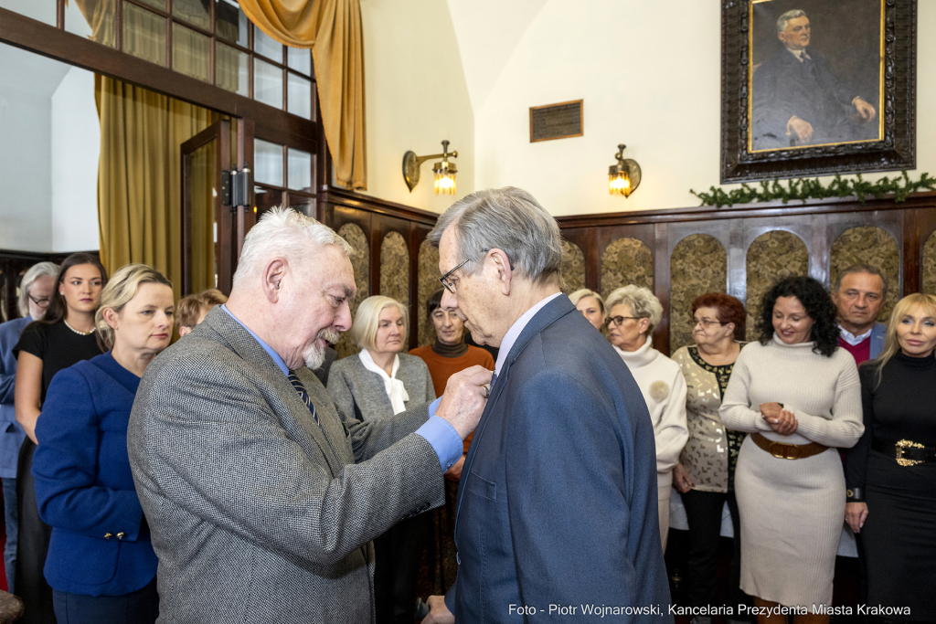 pw_172_019_fot. piotr wojnarowski.jpg-Sukiennice, KRAM, kupcy, Majchrowski, spotkanie  Autor: P. Wojnarowski