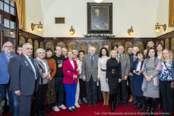 pw_172_024_fot. piotr wojnarowski.jpg-Sukiennice, KRAM, kupcy, Majchrowski, spotkanie