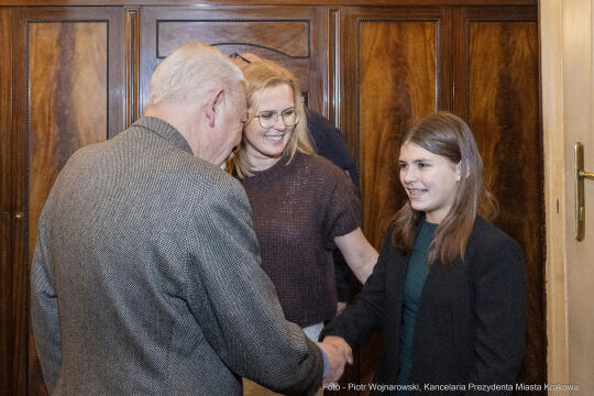 nastolatka, pieniądze, znalazła, oddała, Biuro Rzeczy Znalezionych