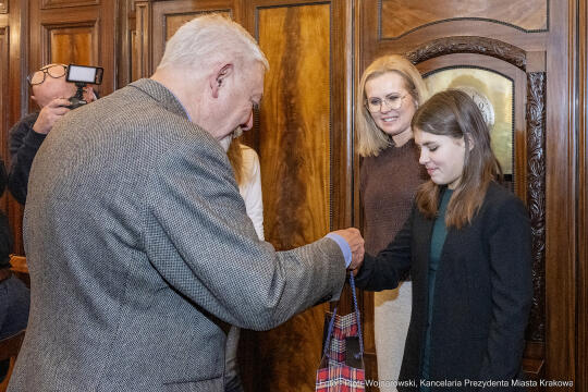 nastolatka, pieniądze, znalazła, oddała, Biuro Rzeczy Znalezionych