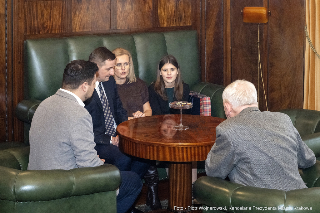 nastolatka, pieniądze, znalazła, oddała, Biuro Rzeczy Znalezionych  Autor: P. Wojnarowski