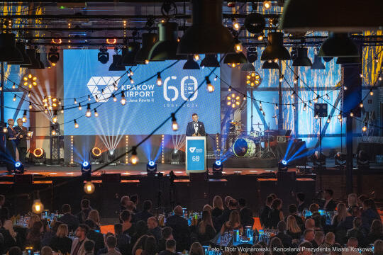 pw_174_001_fot. piotr wojnarowski.jpg-gala, lotnisko, Kraków, Jubileusz, 60 lat, Muzyk