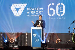 pw_174_002_fot. piotr wojnarowski.jpg-gala, lotnisko, Kraków, Jubileusz, 60 lat, Muzyk