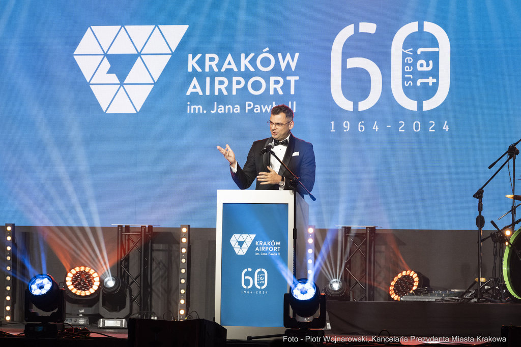 pw_174_002_fot. piotr wojnarowski.jpg-gala, lotnisko, Kraków, Jubileusz, 60 lat, Muzyk  Autor: P. Wojnarowski