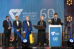 pw_174_003_fot. piotr wojnarowski.jpg-gala, lotnisko, Kraków, Jubileusz, 60 lat, Muzyk