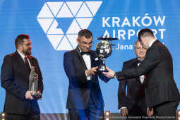 pw_174_004_fot. piotr wojnarowski.jpg-gala, lotnisko, Kraków, Jubileusz, 60 lat, Muzyk