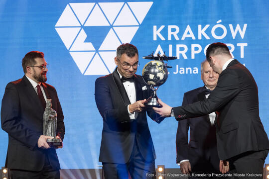 pw_174_004_fot. piotr wojnarowski.jpg-gala, lotnisko, Kraków, Jubileusz, 60 lat, Muzyk