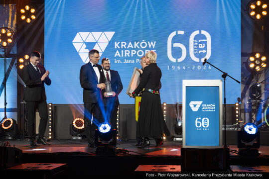 pw_174_005_fot. piotr wojnarowski.jpg-gala, lotnisko, Kraków, Jubileusz, 60 lat, Muzyk