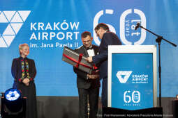 pw_174_007_fot. piotr wojnarowski.jpg-gala, lotnisko, Kraków, Jubileusz, 60 lat, Muzyk