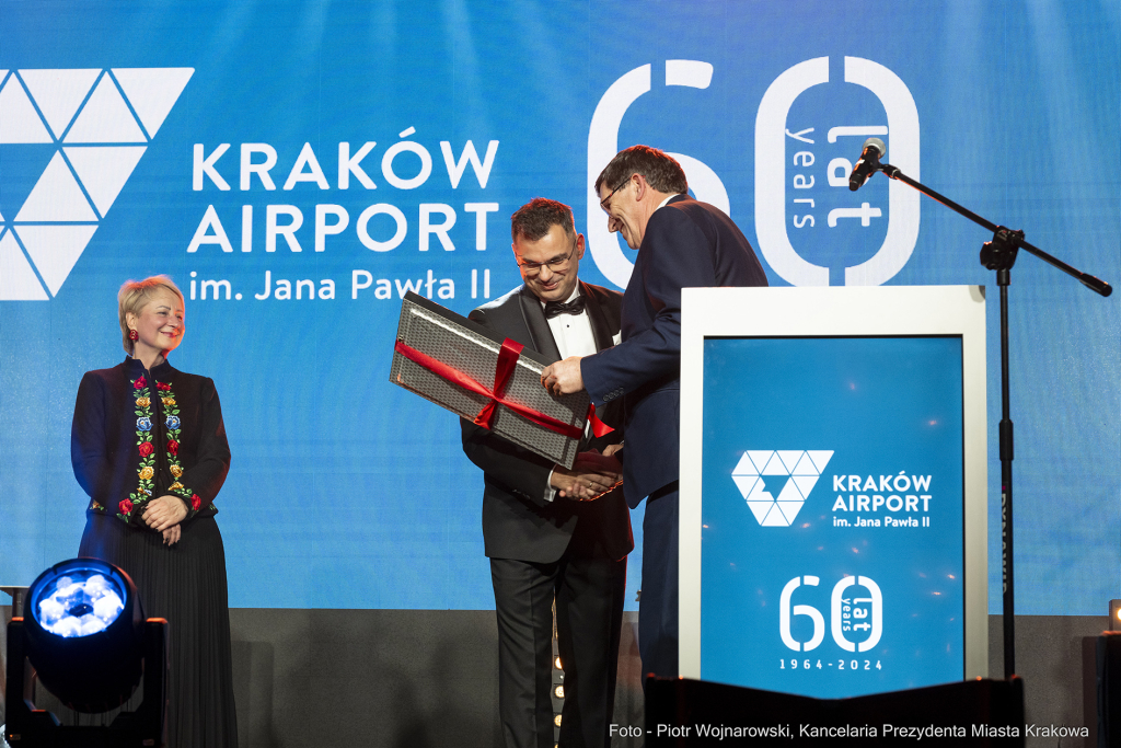 pw_174_007_fot. piotr wojnarowski.jpg-gala, lotnisko, Kraków, Jubileusz, 60 lat, Muzyk  Autor: P. Wojnarowski