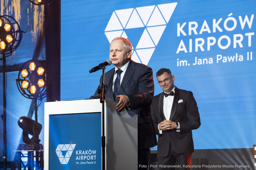 pw_174_009_fot. piotr wojnarowski.jpg-gala, lotnisko, Kraków, Jubileusz, 60 lat, Muzyk  Autor: P. Wojnarowski