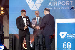 pw_174_012_fot. piotr wojnarowski.jpg-gala, lotnisko, Kraków, Jubileusz, 60 lat, Muzyk