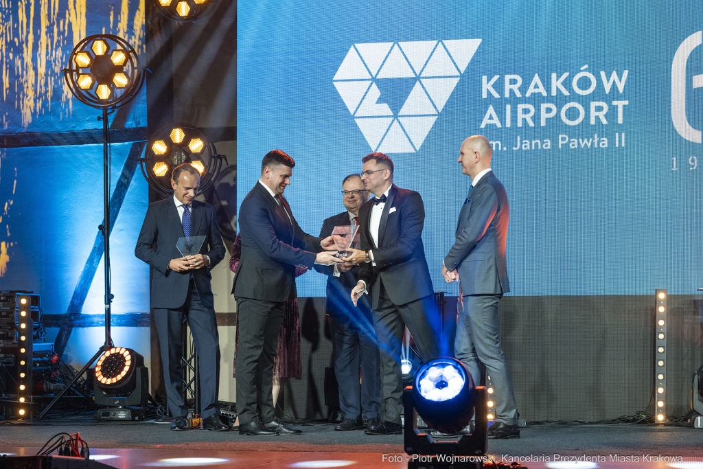 pw_174_014_fot. piotr wojnarowski.jpg-gala, lotnisko, Kraków, Jubileusz, 60 lat, Muzyk  Autor: P. Wojnarowski