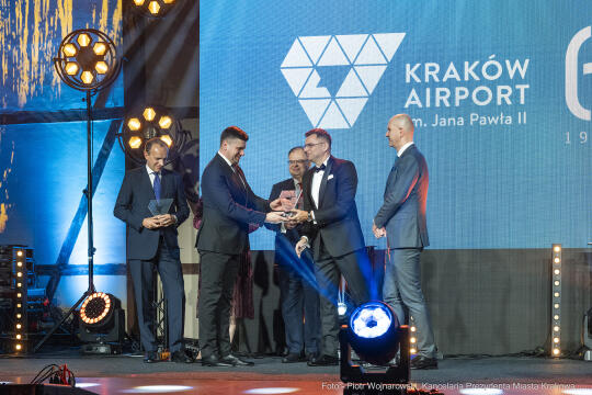 pw_174_014_fot. piotr wojnarowski.jpg-gala, lotnisko, Kraków, Jubileusz, 60 lat, Muzyk