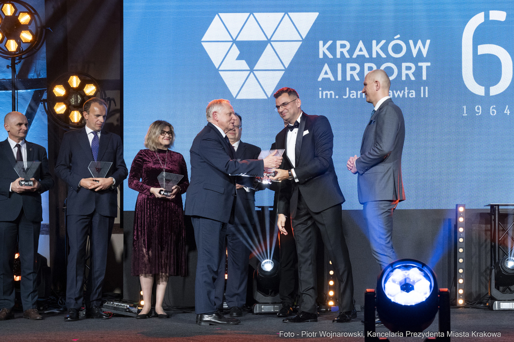 pw_174_015_fot. piotr wojnarowski.jpg-gala, lotnisko, Kraków, Jubileusz, 60 lat, Muzyk  Autor: P. Wojnarowski