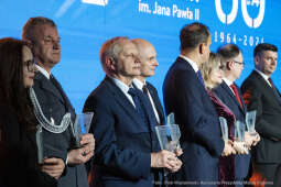 pw_174_017_fot. piotr wojnarowski.jpg-gala, lotnisko, Kraków, Jubileusz, 60 lat, Muzyk