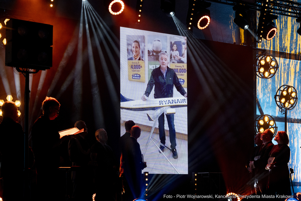 pw_174_018_fot. piotr wojnarowski.jpg-gala, lotnisko, Kraków, Jubileusz, 60 lat, Muzyk  Autor: P. Wojnarowski