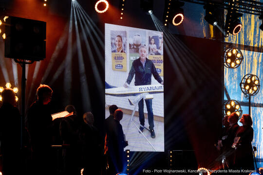 pw_174_018_fot. piotr wojnarowski.jpg-gala, lotnisko, Kraków, Jubileusz, 60 lat, Muzyk