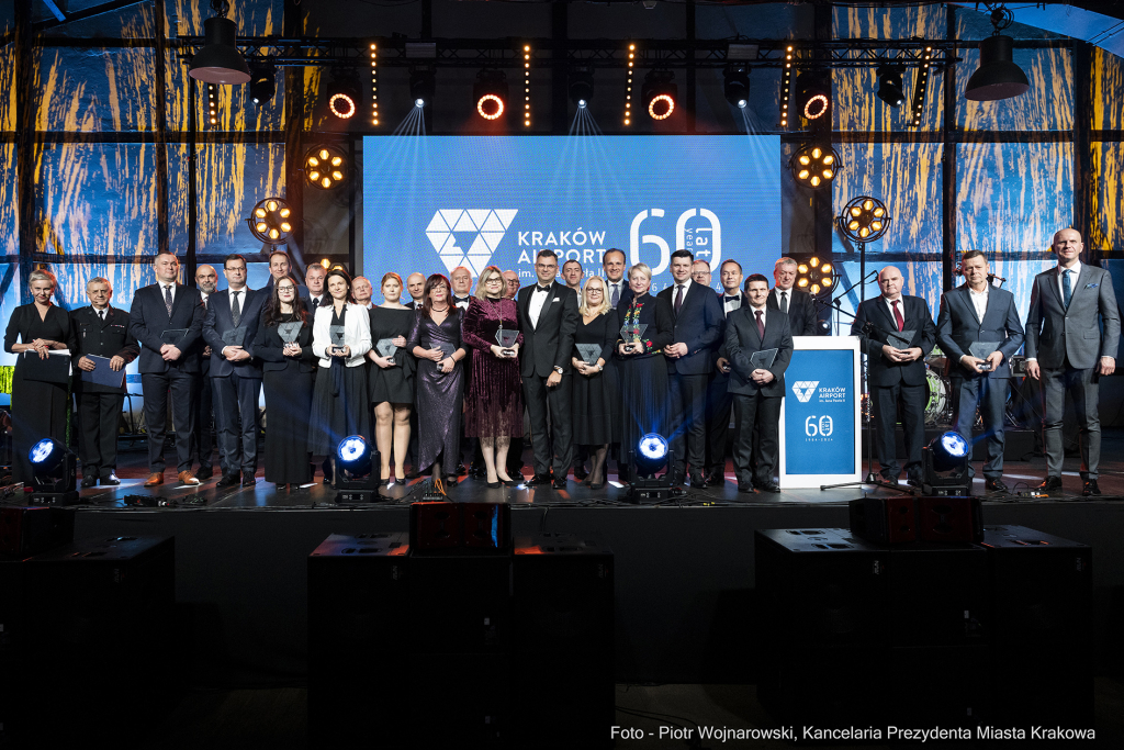 pw_174_019_fot. piotr wojnarowski.jpg-gala, lotnisko, Kraków, Jubileusz, 60 lat, Muzyk  Autor: P. Wojnarowski