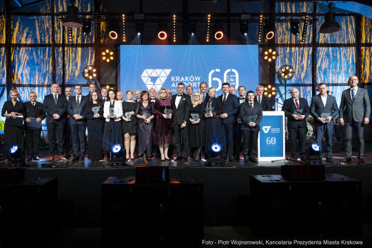 pw_174_019_fot. piotr wojnarowski.jpg-gala, lotnisko, Kraków, Jubileusz, 60 lat, Muzyk