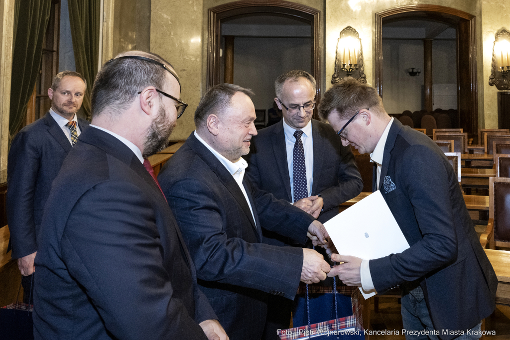 rady dzielnic, konwent, Kulig, Fryczek, Buszek, inauguracja, posiedzenie, spotkanie, przewodniczący  Autor: P. Wojnarowski