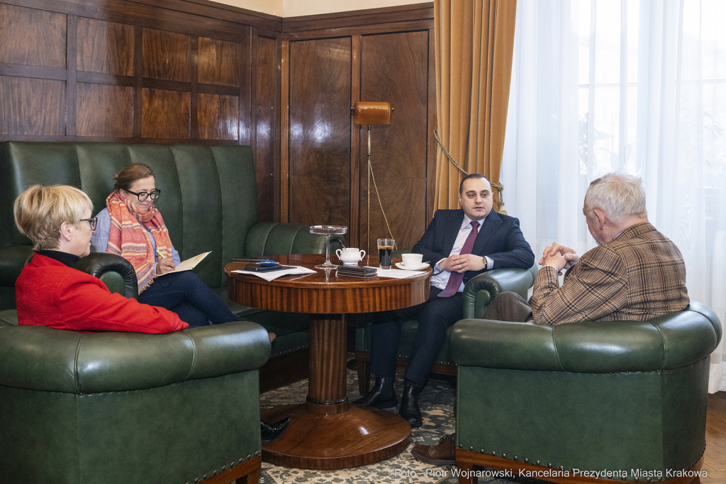 pw_179_003_fot. piotr wojnarowski.jpg-konsul, Armenia, Bojadżjan, wizyta, Majchrowski  Autor: P. Wojnarowski