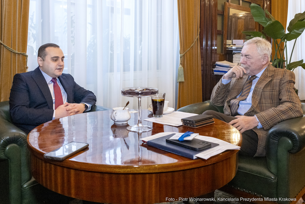 pw_179_004_fot. piotr wojnarowski.jpg-konsul, Armenia, Bojadżjan, wizyta, Majchrowski  Autor: P. Wojnarowski