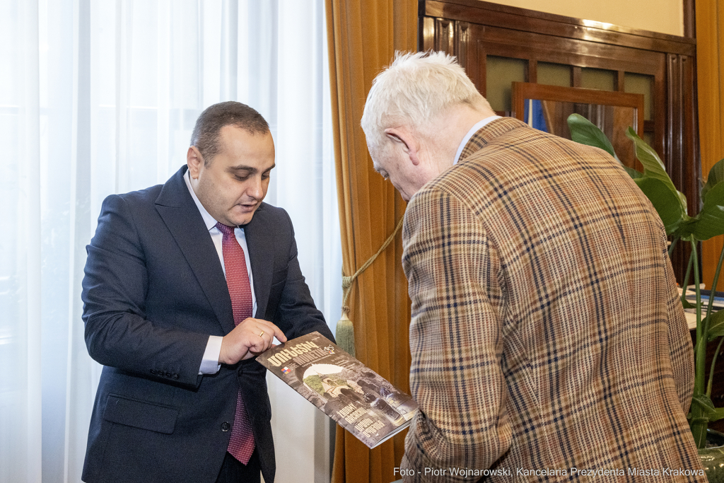 pw_179_010_fot. piotr wojnarowski.jpg-konsul, Armenia, Bojadżjan, wizyta, Majchrowski  Autor: P. Wojnarowski