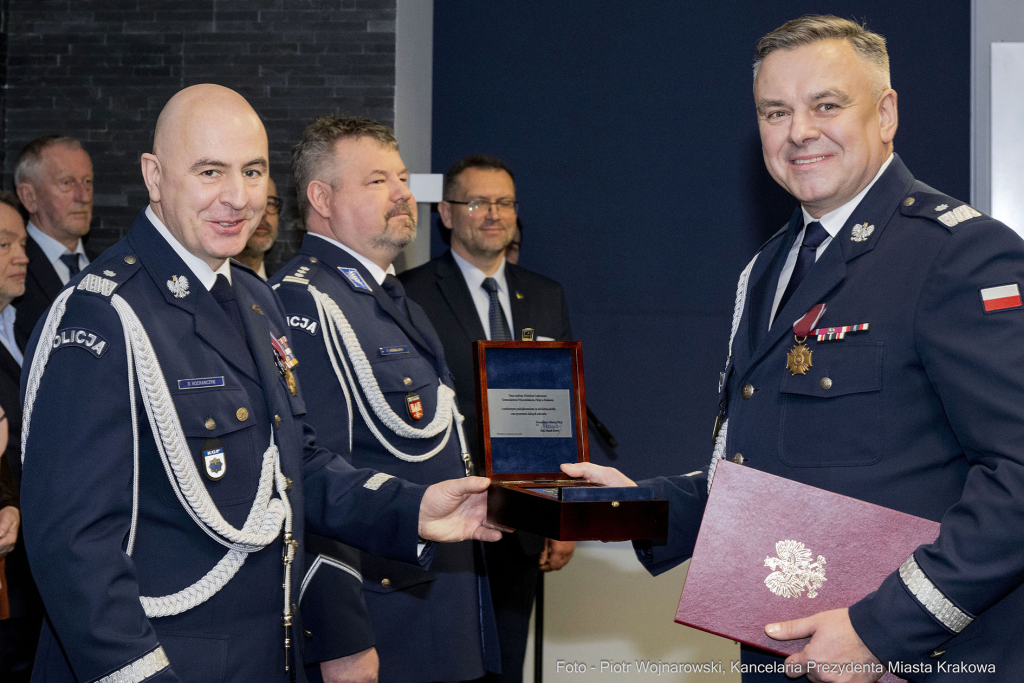 Policja, Ledzion, emerytura, Morajka, nominacja, Kraków, Kulig Andrzej, Kochańczyk, uroczystość  Autor: P. Wojnarowski