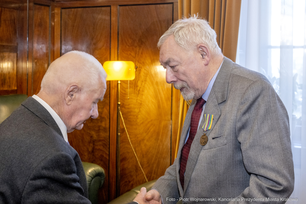 wręczenie, medal, Majchrowski, WiRWP, Platosz, Związek Weteranów i Rezerwistów Wojska Polskiego,  Autor: P. Wojnarowski