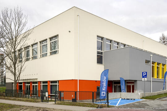 szkoła,  nr 89, os. Piastów, sala gimnastyczna, otwarcie, Majchrowski, Miszalski, Pietrzyk, otofot