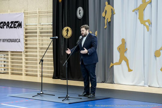 szkoła,  nr 89, os. Piastów, sala gimnastyczna, otwarcie, Majchrowski, Miszalski, Pietrzyk, otofot