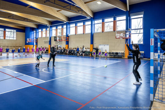 szkoła,  nr 89, os. Piastów, sala gimnastyczna, otwarcie, Majchrowski, Miszalski, Pietrzyk, otofot