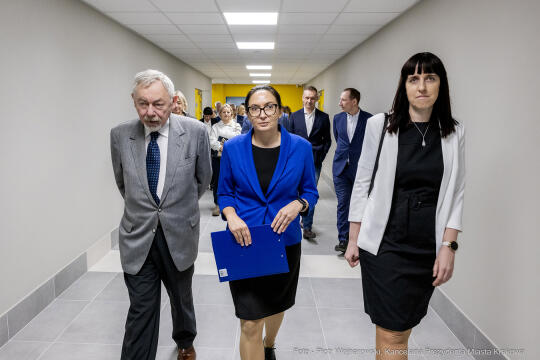 szkoła,  nr 89, os. Piastów, sala gimnastyczna, otwarcie, Majchrowski, Miszalski, Pietrzyk, otofot