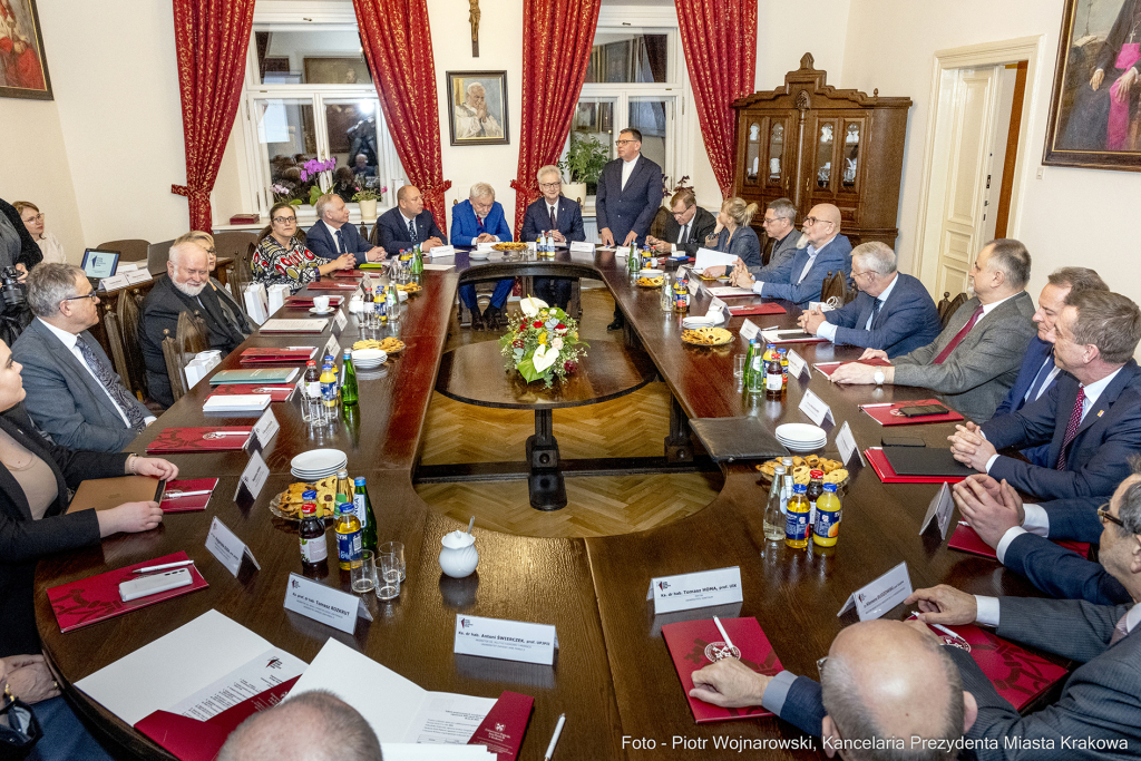 Kolegium Rektorów, Majchrowski, Klęczar, posiedzenie, rektorzy, prezydent, wojewoda, Uniwersytet P  Autor: P. Wojnarowski