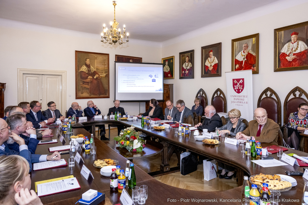 Kolegium Rektorów, Majchrowski, Klęczar, posiedzenie, rektorzy, prezydent, wojewoda, Uniwersytet P  Autor: P. Wojnarowski