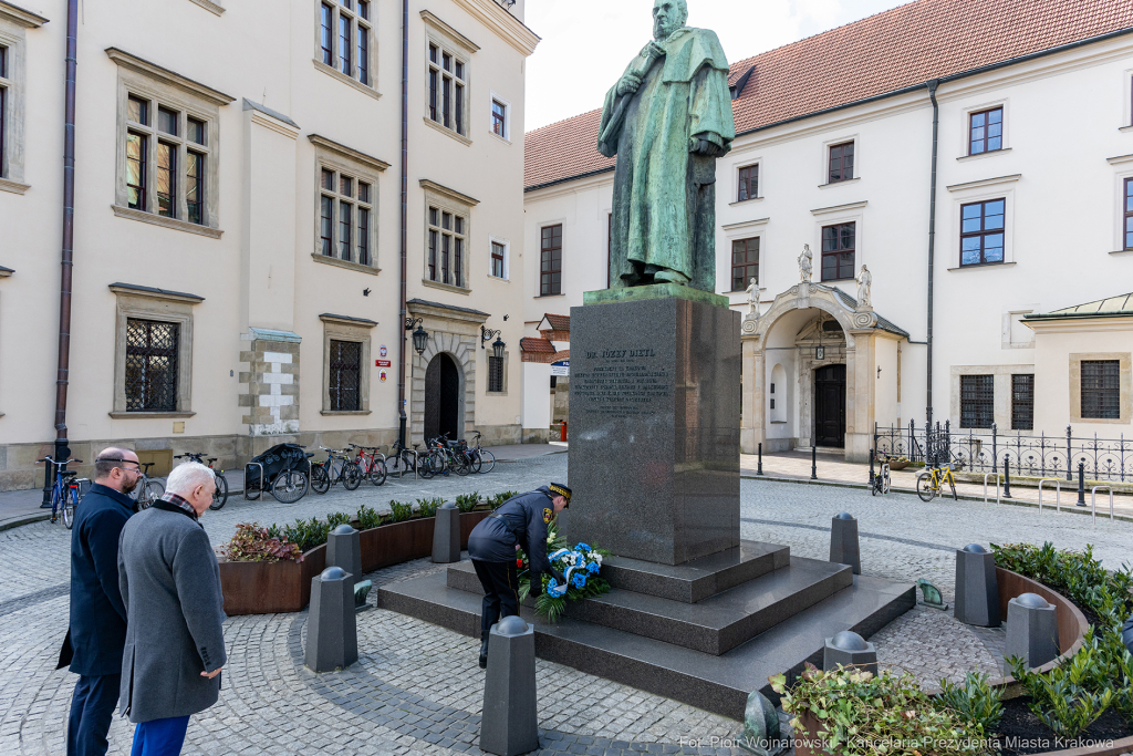 Pomnik Dietla, złożenie kwiatów, św. Józef, patron, święto Krakowa, Józef Dietl, Majchrowski  Autor: P. Wojnarowski