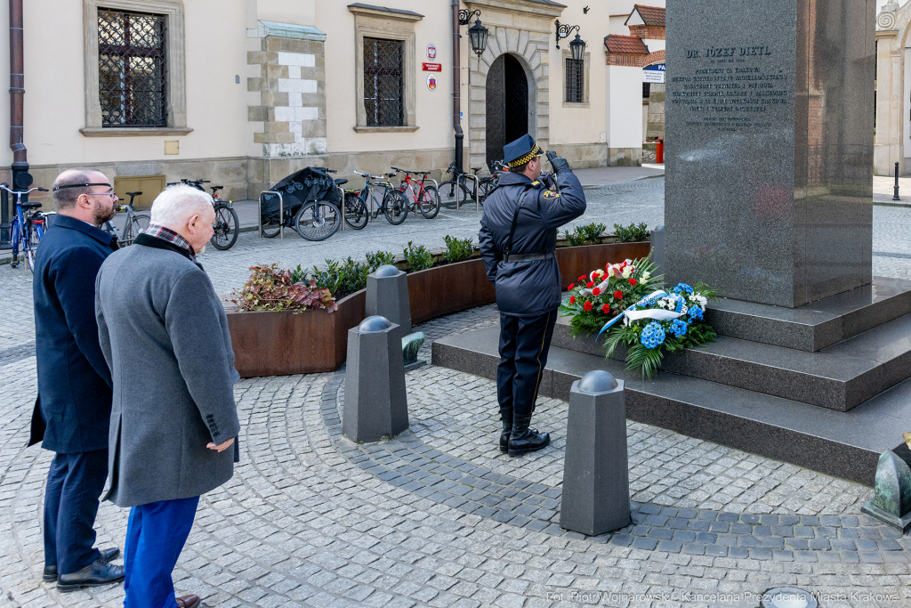 Pomnik Dietla, złożenie kwiatów, św. Józef, patron, święto Krakowa, Józef Dietl, Majchrowski  Autor: P. Wojnarowski